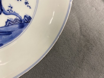 Een Chinese blauw-witte 'Drie vrienden van de winter' schotel, Xuande mark, Kangxi